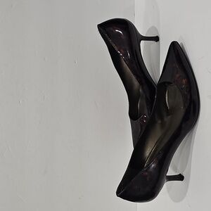Stuart Weitzman Black Heels with Glossy Finish and Pointed Toe